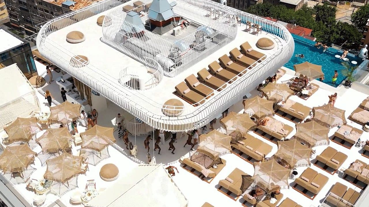 N7 Beach Club