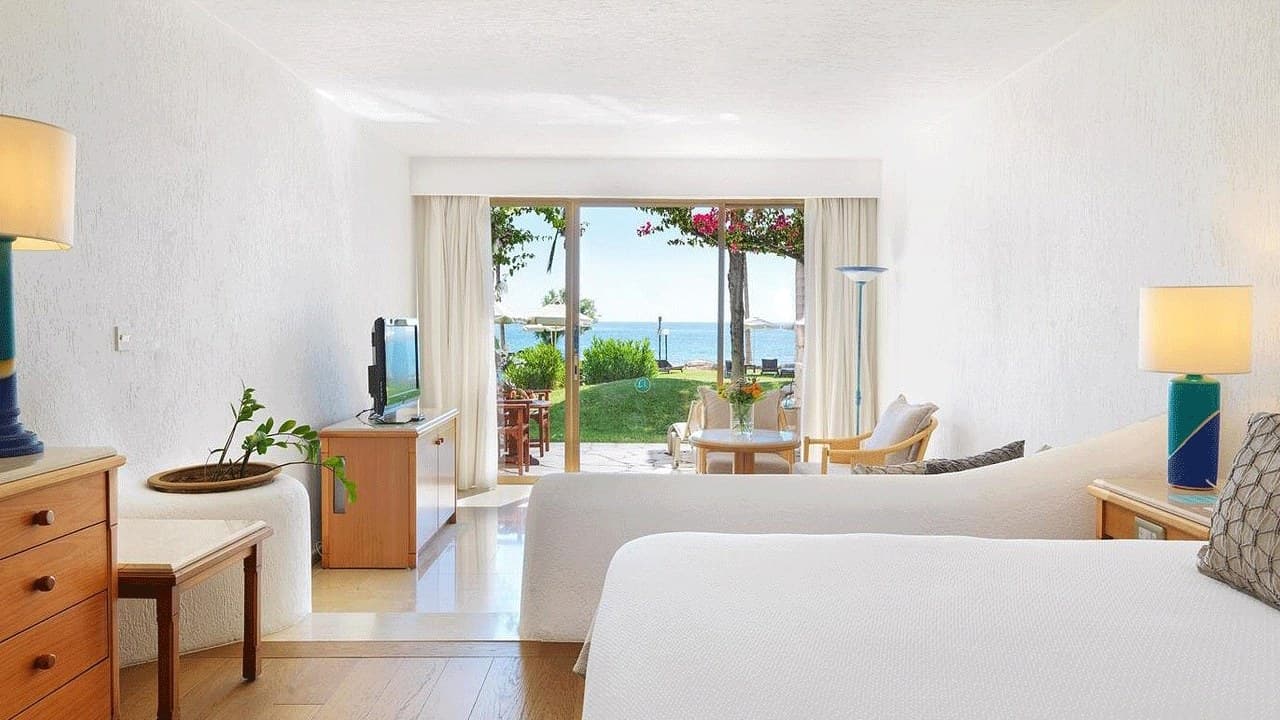 Swimming Pool and Beach (Coral Bay Hotel and Resort) - media 9