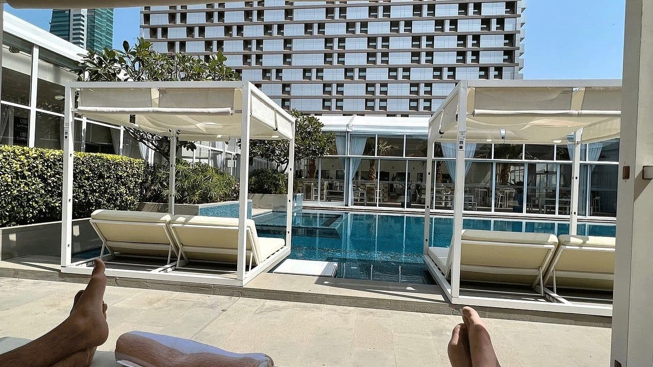 Elements Pool & Lounge